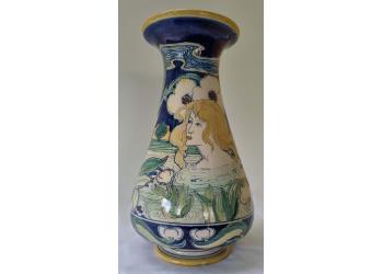 Vaso con profili di ninfa e satiro Vaso con profili di ninfa e satiro